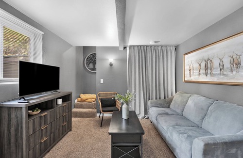 Cedar Glen Apartment | Cozy 1-bedroom apartment in gorgeous Lake Arrowhead with WiFi