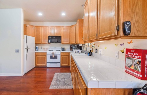 Lake Elsinore House | Cozy 3BR Lake Elsinore Retreat with Mountain Views