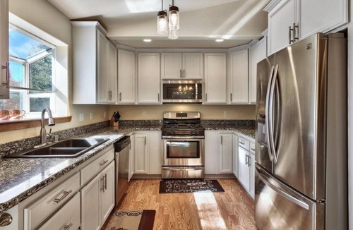 Country Club Estates House | Cozy cabin on a big lot close to ski resorts and shops