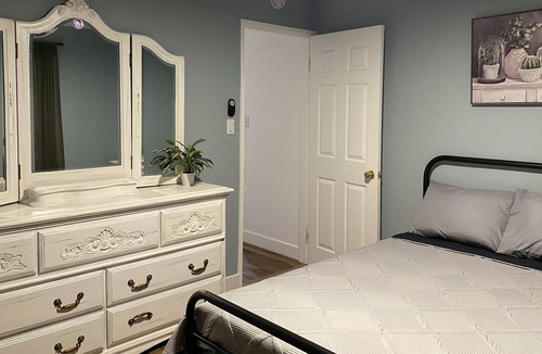 Lake Elsinore Cottage | Cozy Cottage - Less than 5 min walk to Lake & 20 min drive to Downtown Temecula!