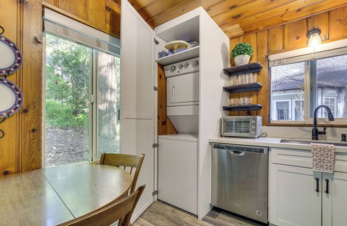Cedar Glen Cabin | Cozy Mtn Cabin in Lake Arrowhead, 2 Mi to Village!