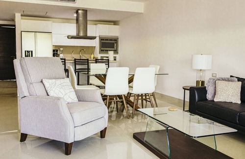 Puerto Juarez Condo | Cozy & NEW unit Steps from the Beach sleeps 6 Casa Magallon