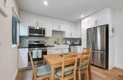Hermosa Beach Apartment | Cute 1 Bedroom Apt. 700 Feet To The Beach