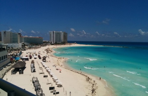 Punta Cancun Condo | Deluxe Beachfront Suite Cancun Hotel Zone Full Kitchen Fits Up to 4 People