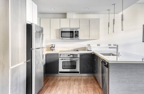 The Villas Apartment | Deluxe Santana Row 1BR w/Gym & BBQ, 10 mins to Target, by Blueground