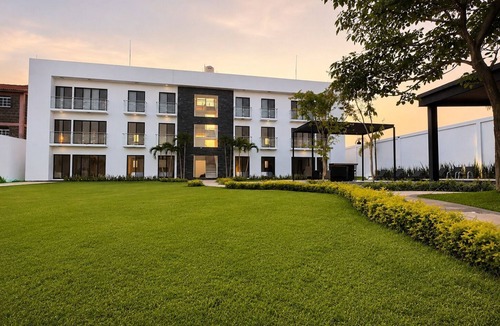 Cuauhnahuac Apartment | Deluxe Suite King size bed, kitchen and internet. Near event gardens 11