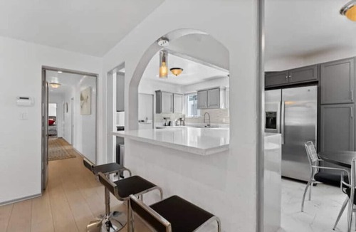 Carthay Circle Bed & Breakfast | Deluxe VRBO
