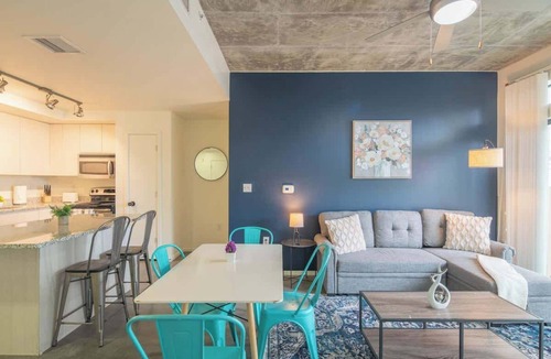 Evans Churchill Apartment | Detailed 2BD Apartment in Central DT with Gym Pool Parking