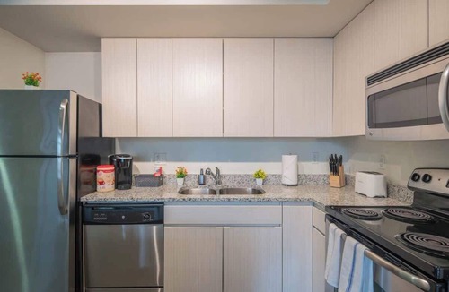 Evans Churchill Apartment | Detailed 2BD Apartment in Central DT with Gym Pool Parking