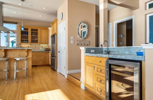 Dillon Beach House | Dillon Beach~5-Star~Pacific Horizon~Hot Tub~Solar~WiFi~Summer Fun! ~Sea Glass