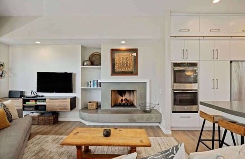 Padaro Lane House | Discover luxury and ocean views at the 3BR Padaro Beach Contemporary in Carpinteria.
