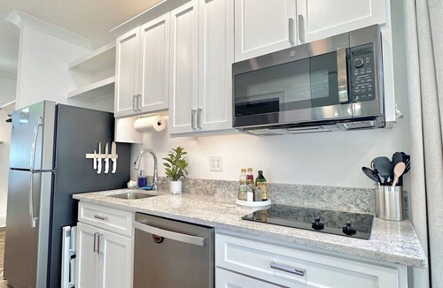 Cedar Bluff House | "Double Studio" Fall Escape w/Heated Pool, SplashPad, hottub, firepit, kayaks