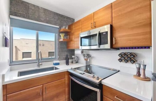 Roosevelt Apartment | DTPH Urban Escape – Pool
