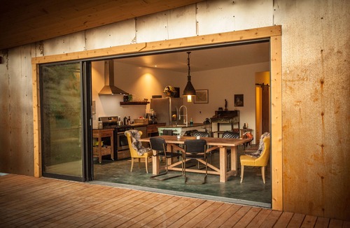 Lone Pine House | East Wind — With sweeping views of Mount Whitney and the Eastern Sierra.