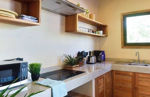 Isla Holbox House | Eco‑Chic Wood 3BR Casa with Pool & Rooftop views