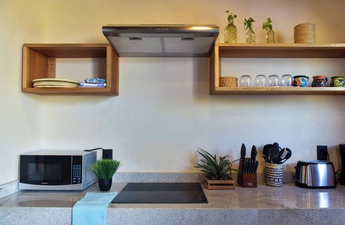 Isla Holbox House | Eco‑Chic Wood 3BR Casa with Pool & Rooftop views