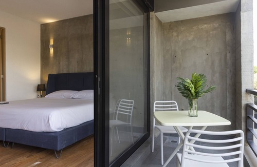 Downtown Queretaro Apartment | El Doce Suite con Balcón by Homi Rent