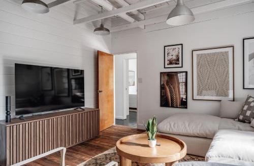 Boyle Heights House | Elegant 3-bedroom home Retreat in Los Angeles