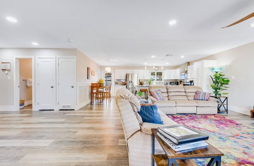 Park Scottsdale One House | Enchanting home with private hot tub, putting green, yard & washer/dryer