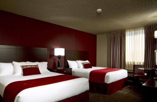 Laughlin House | Enjoy All The Best Live Entertainment! 4 Modish Units, Nearby E Center!