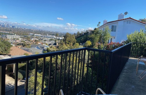 Crenshaw House | Enjoy Panoramic Scenic Views of Los Angeles, Close to the Beach and SOFI stadium