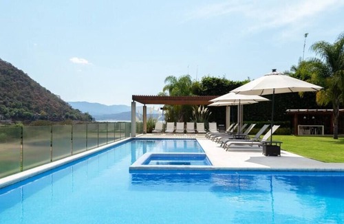 El Santuario Other | Espectacular Casa con Vista al Lago, Enorme Jardín