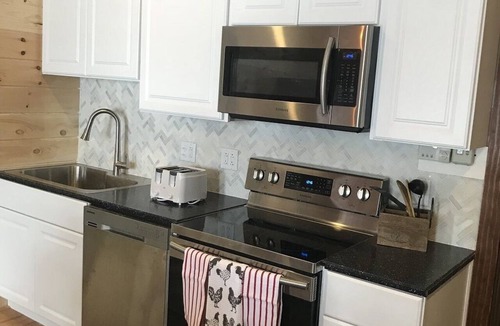 Sandusky House | Experience rural charm near Kalahari Waterpark 14 min