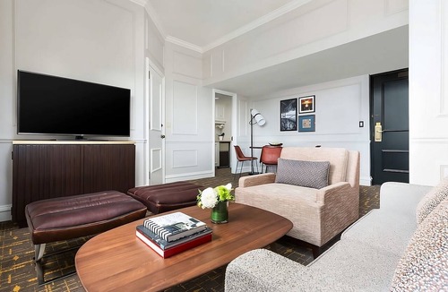 Lower Nob Hill Hotel | Experience San Francisco Like Never Before! 2 Pet-Friendly Units,On-Site Dining