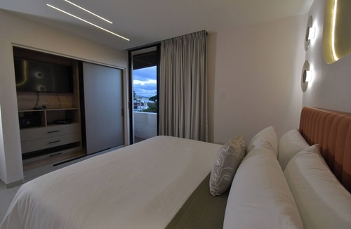 Zona Expo Hotel | Expo Satélite 2750 Hotel & Suites