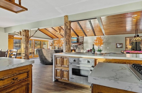 Boulder Bay Cabin | Exquisite Pet Friendly Lakefront Home on Stunning Boulder Bay
