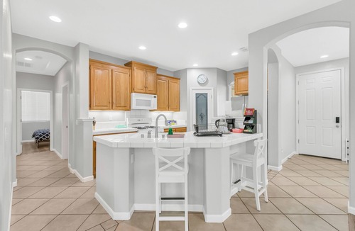Hood House | Fabulous 2-bedroom house with AC in Elk Grove