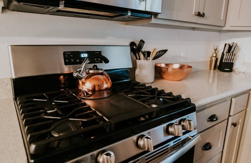 Boulder Bay House | FAMILY FRIENDLY BIG BEAR HOME with HOT TUB & BOAT PARKING