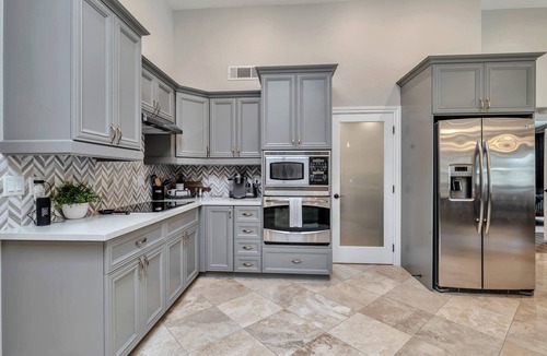 Honeyridge Manor House | Family Friendly Scottsdale Retreat, w/3 King Suites, Heated Pool + Spa, Putting Green, Game Room