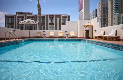 Downtown San Francisco Hotel | Family-Friendly Unit with Pool Access & Free Breakfast Near SoMa, San Francisco