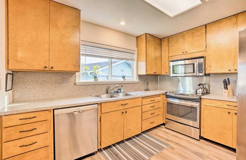 Brookings House | Family fun in this spacious 3 bedroom home with game room and ocean views