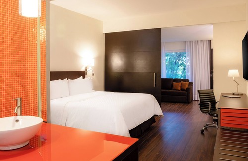 San Luis Potosi Hotel | Fiesta Inn San Luis Potosi Glorieta Juarez