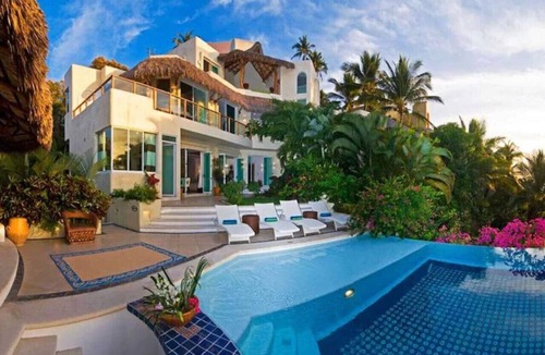 La Punta Villa | Fully staffed oceanfront Villa in gated community