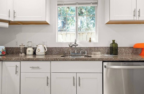 Atwater Village House | Gated Bungalow, 3BD, 2BTH, Park, Yard, Parking - Close to FIFA Fan Zone, DTLA