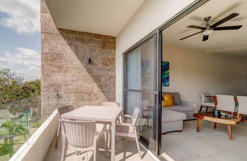 Puerto Juarez Apartment | Gated Community, Balcony, Pool & Gym, 9min to Mall