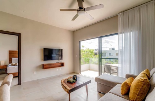 Puerto Juarez Apartment | Gated Community, Balcony, Pool & Gym, 9min to Mall