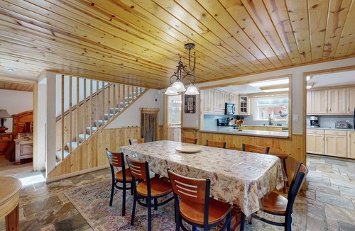 Black Bart House | Get outside and play in South Lake Tahoe - minutes to Heavenly & lake