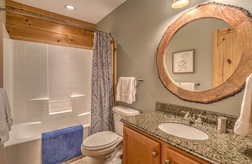 Oregon Water Wonderland Cabin | Gorgeous riverfront log cabin, air hockey, near boat launch, BBQ outdoor seating