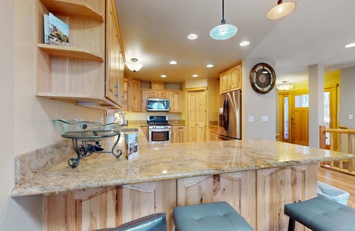 Country Club Estates House | Grand lodge in the woods near golf, hiking & skiing with multiple fireplaces