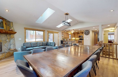 Country Club Estates House | Grand lodge in the woods near golf, hiking & skiing with multiple fireplaces