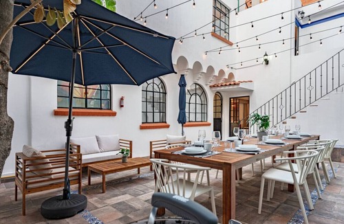 Benito Juarez House | Group-Friendly Terrace Delight near WTC & Shops