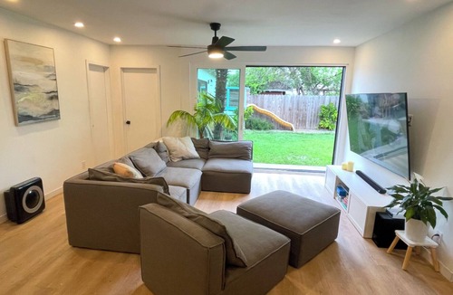 Hermosa Beach House | Hermosa Beach 4-Bedroom House Walk to Beach & Pier Near SoFi