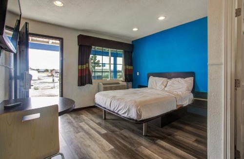 Hesperia Hotel | High Desert Inn