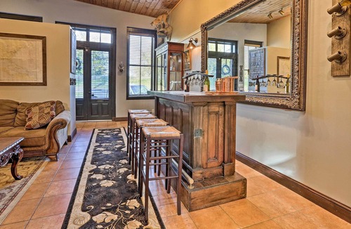 Colusa House | Historic Downtown Escape - Steps to Levee Park!