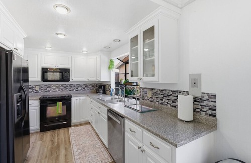 Rodeo House | Home Away From Home w/Big Pool and Hot Tub