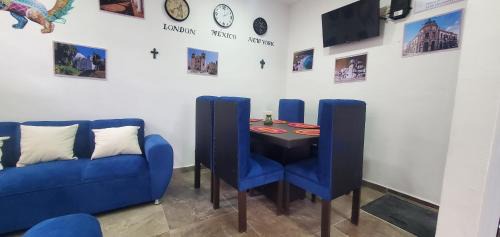 Jalatlaco House | Hostal Guelaguetza Danza de la Pluma con Baño Propio